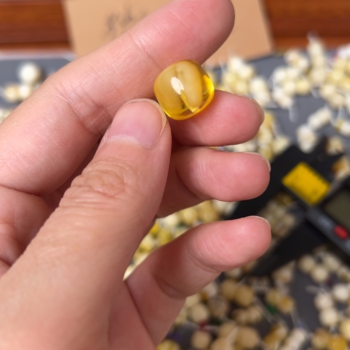 蜜蜡未镶嵌裸石12.5mm一个