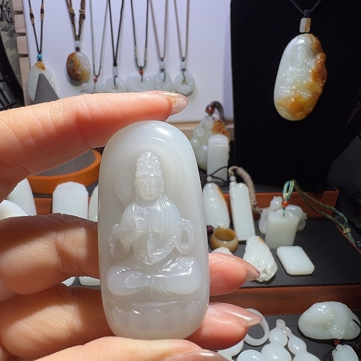 1***1和田玉未镶嵌颈饰