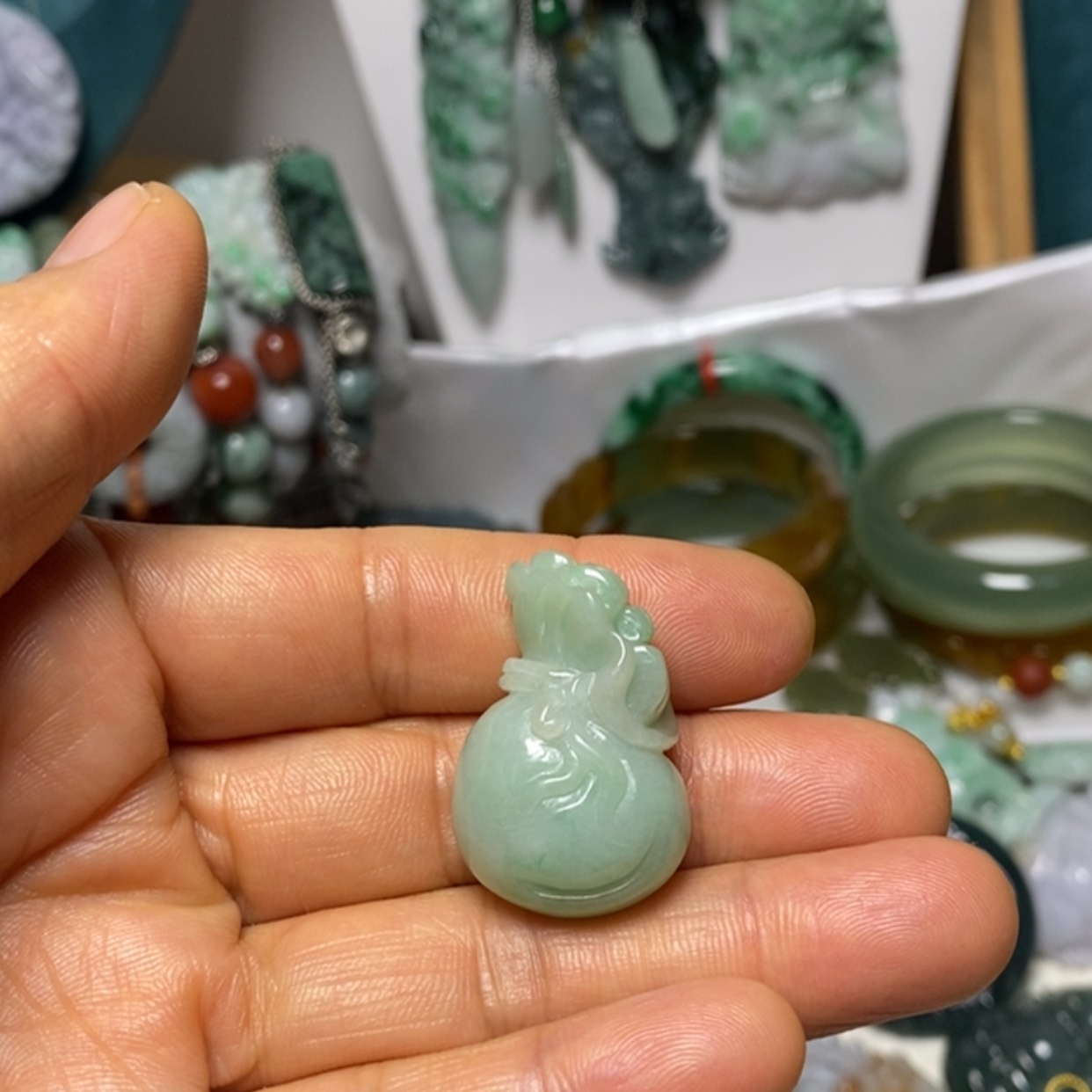 【闪购商品】翡翠吊坠(赠链)未镶嵌