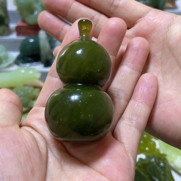 【闪购商品】蛇纹石玉把件未镶嵌