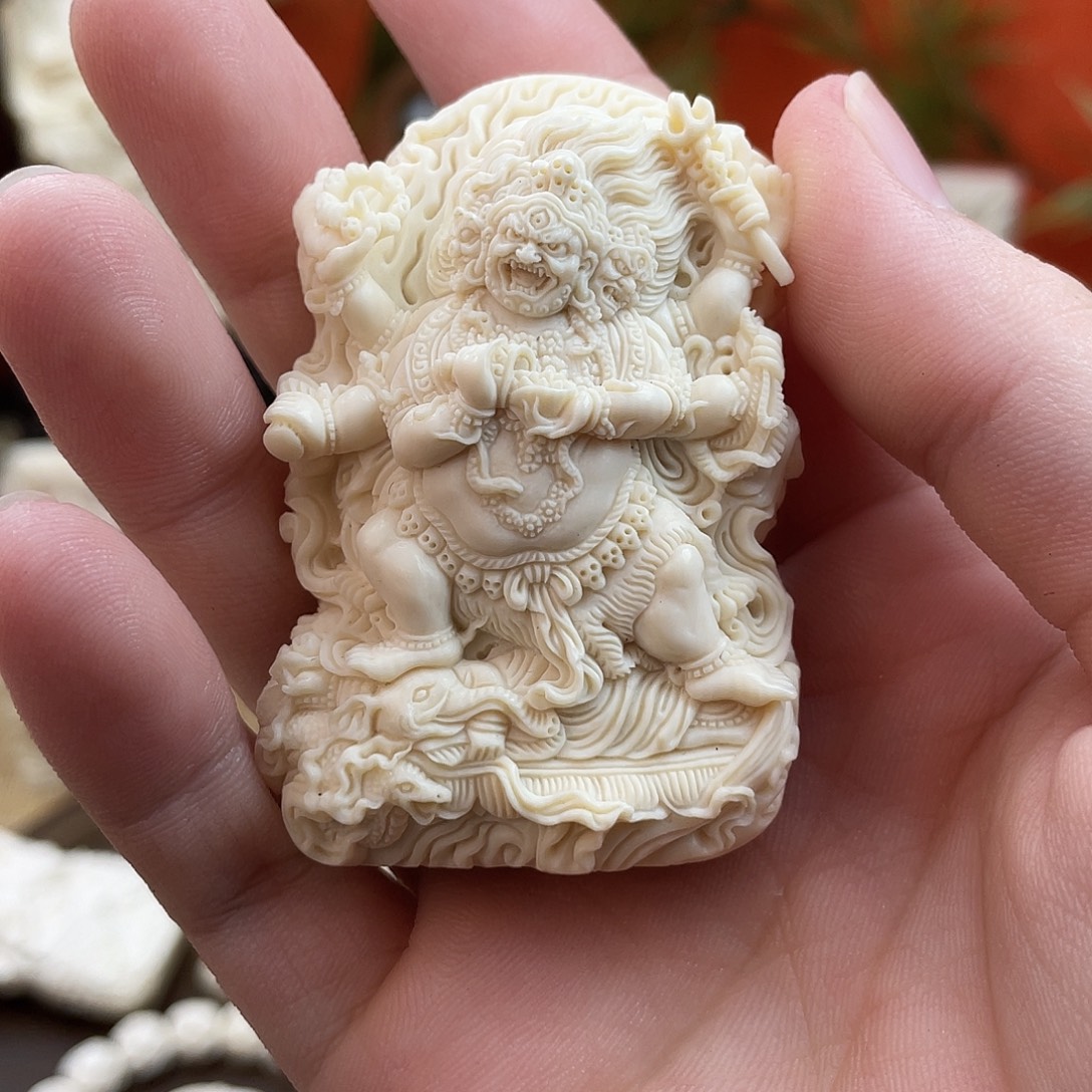 宝***儿猛犸象牙雕刻牌子