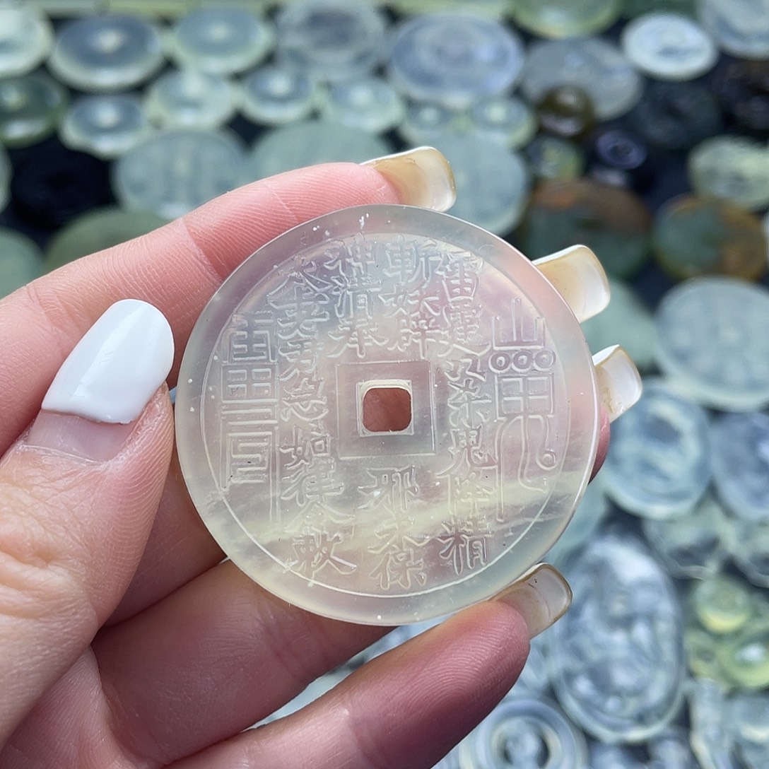 岫玉未镶嵌颈饰山鬼