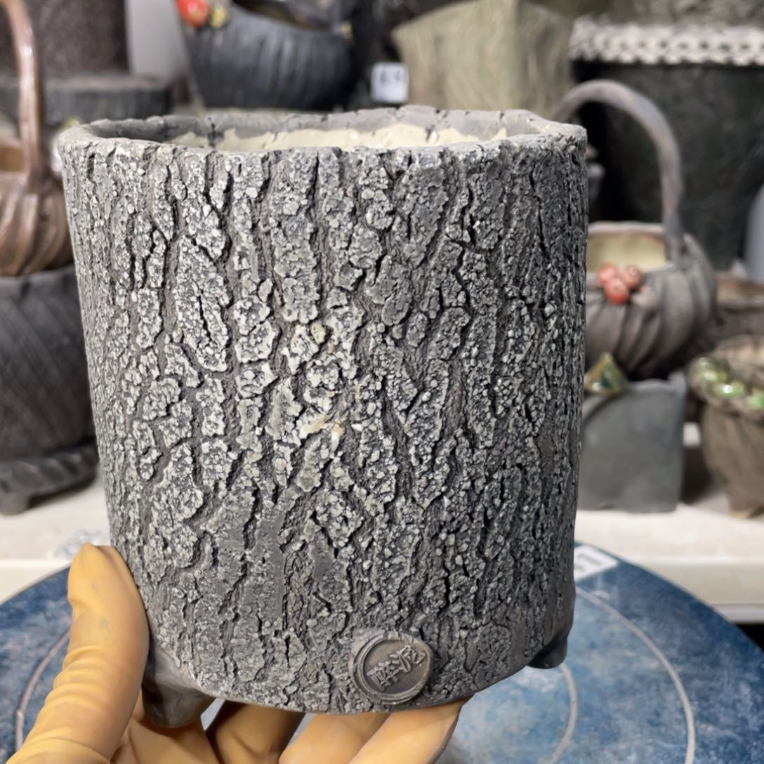 红陶微瑕的脸上有一丝的