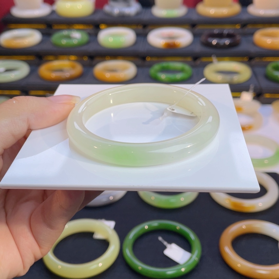 和田玉手镯未镶嵌高冰粉翠手镯5455