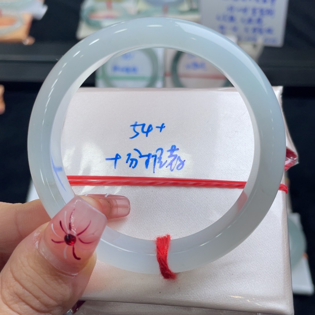 翡翠手镯未镶嵌翡翠手镯