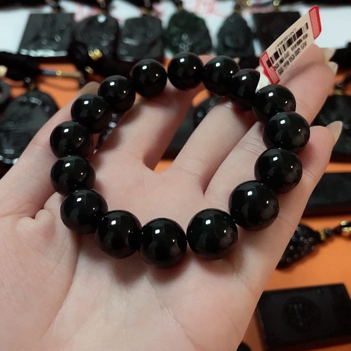 翡翠颈饰未镶嵌津****列