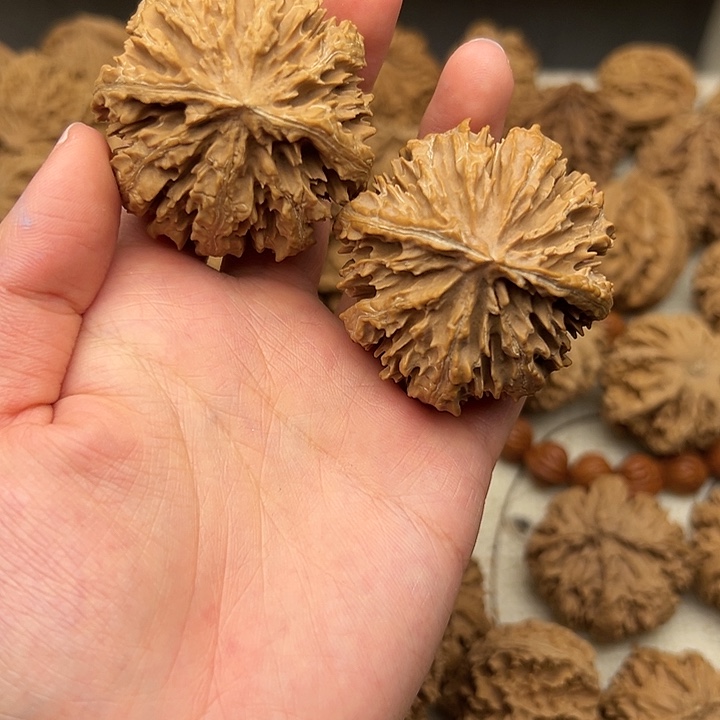 桃核吊坠明**福秦岭山脉的一个11