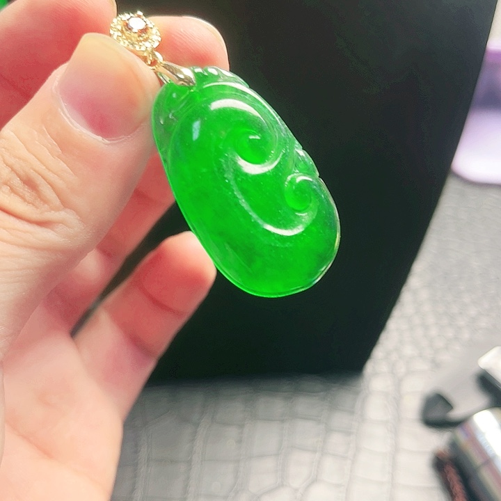 颈饰14K金镶嵌翡翠