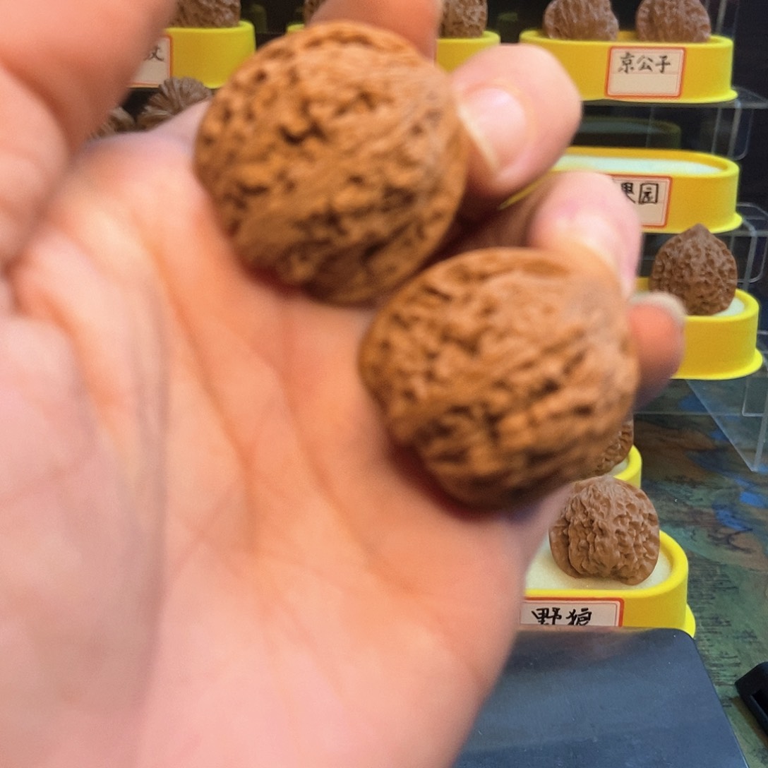 文玩核桃吊坠.***光红宝石