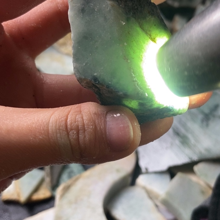 翡翠颈饰未镶嵌天然翡翠