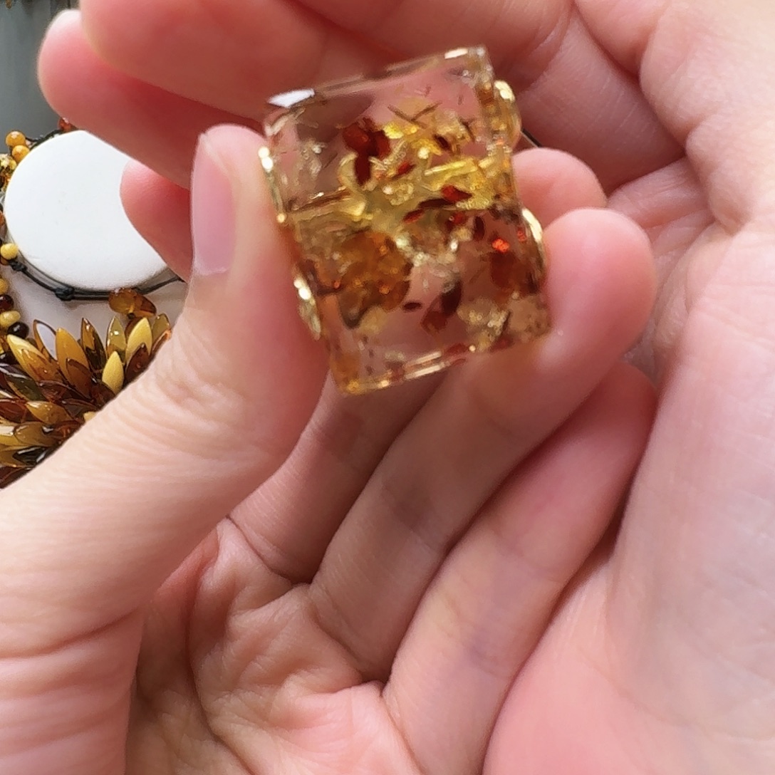 琥珀未镶嵌颈饰戒指