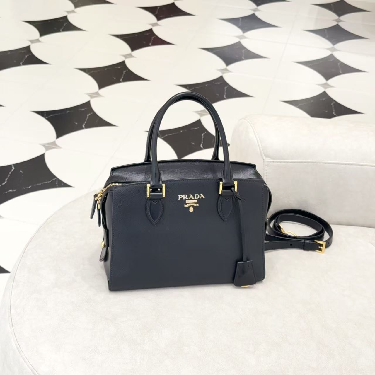 95新 Prada/普拉达 GGS普拉达杀手包黑金牛皮/34357523