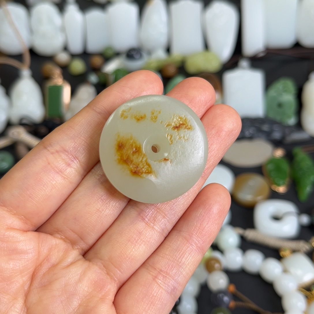 和田玉未镶嵌吊坠(赠链)