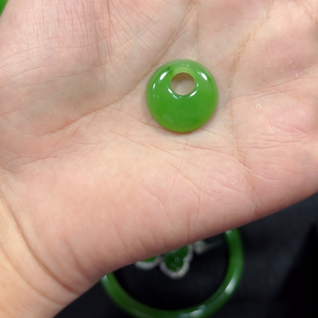 和田玉（碧玉）未镶嵌珠宝半成品天**乐