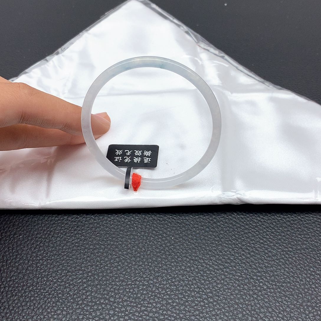 蘑***。翡翠未镶嵌手镯52