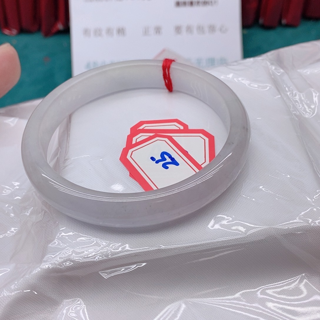 翡翠手镯未镶嵌安*?25555555