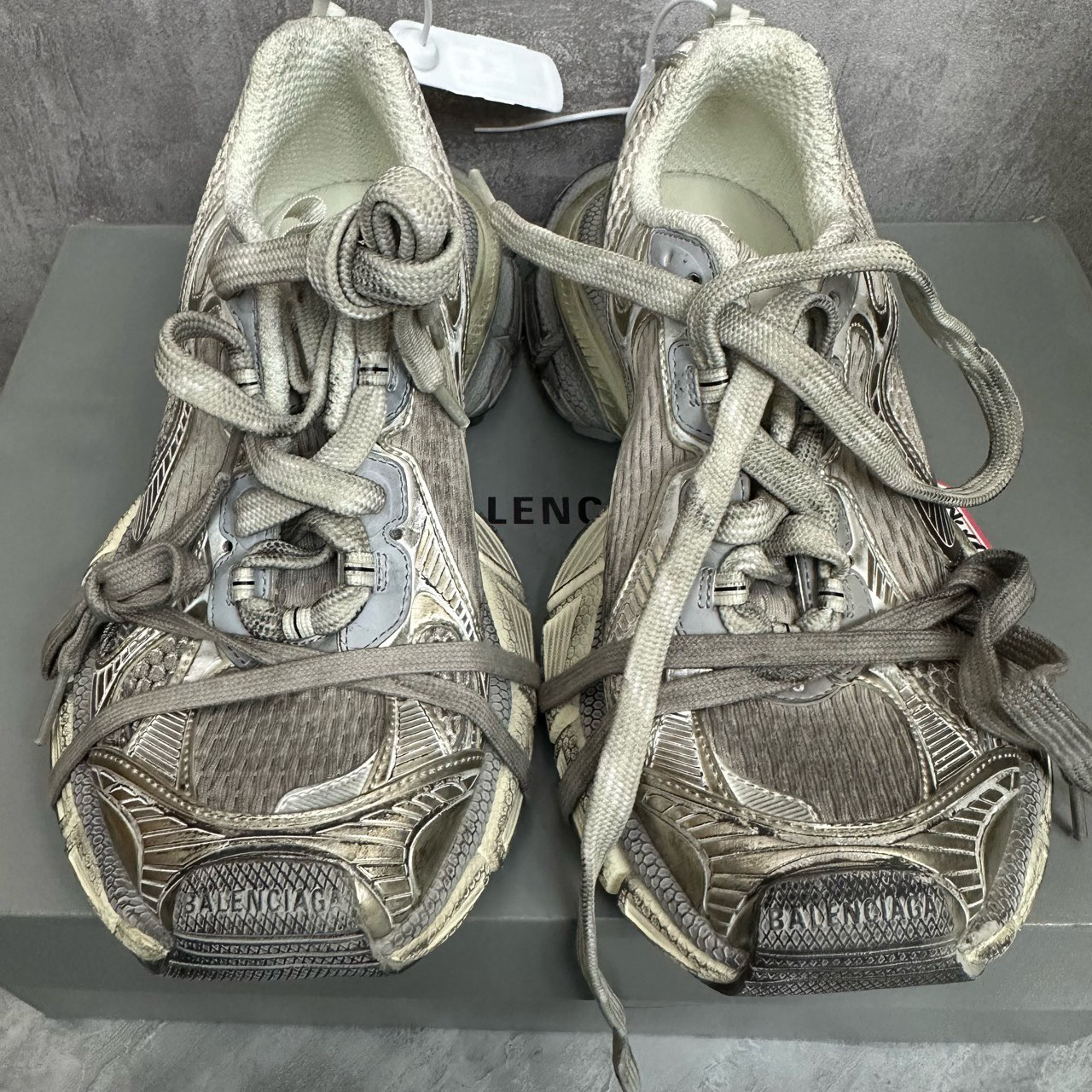 全新未使用 Balenciaga/巴黎世家 银色3xl 40码/盒