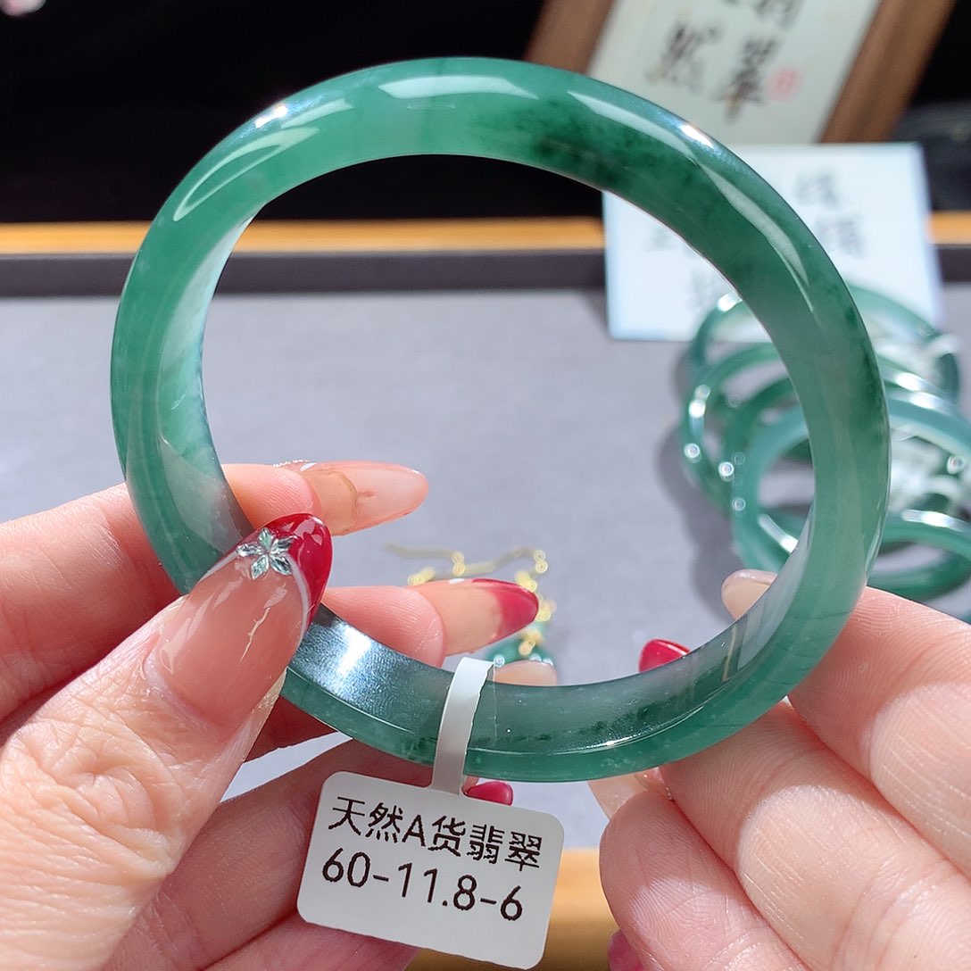 翡翠手镯（圆镯）未镶嵌