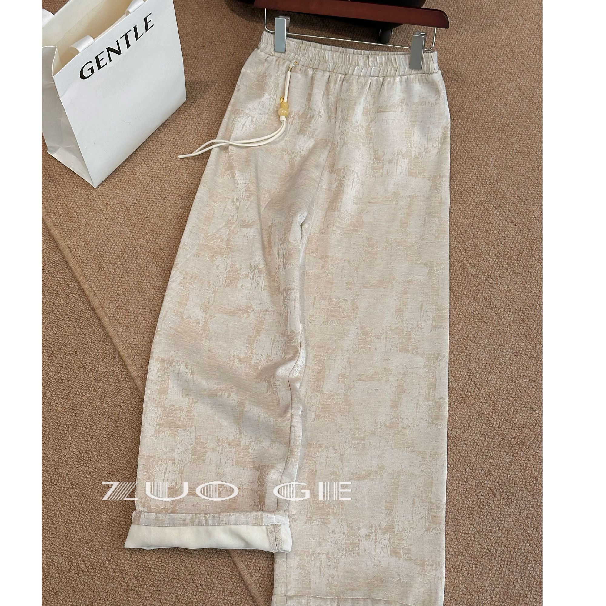 【加绒加厚款】设计师款印花缎面松紧腰短裤女 Z003