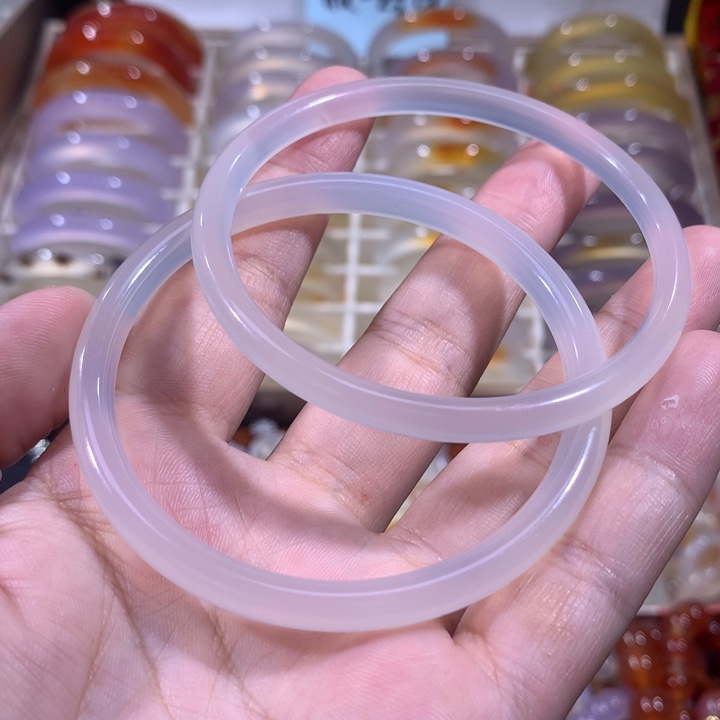 玛瑙/玉髓手镯未镶嵌