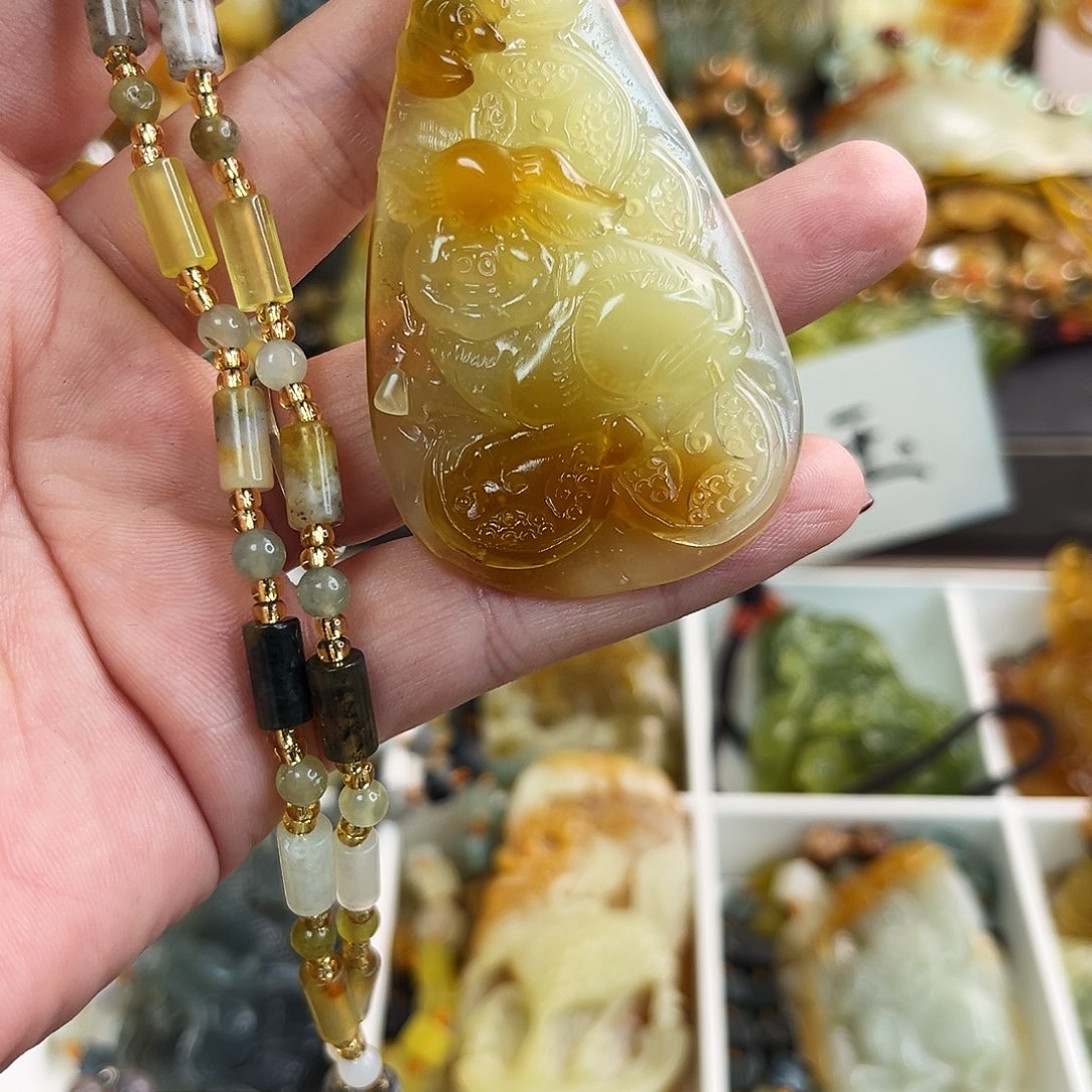 蛇纹石玉颈饰未镶嵌