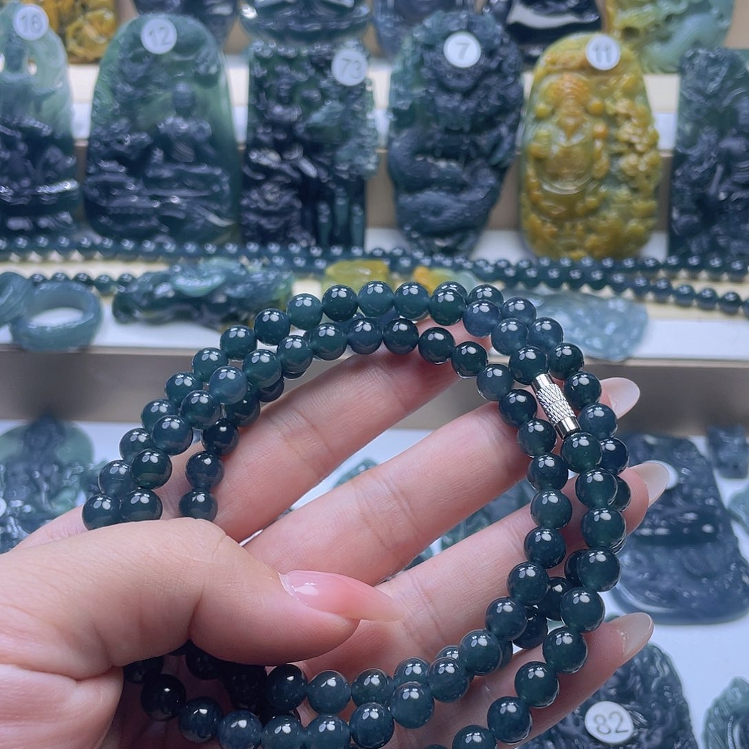 格***颈饰未镶嵌翡翠翡翠未镶嵌