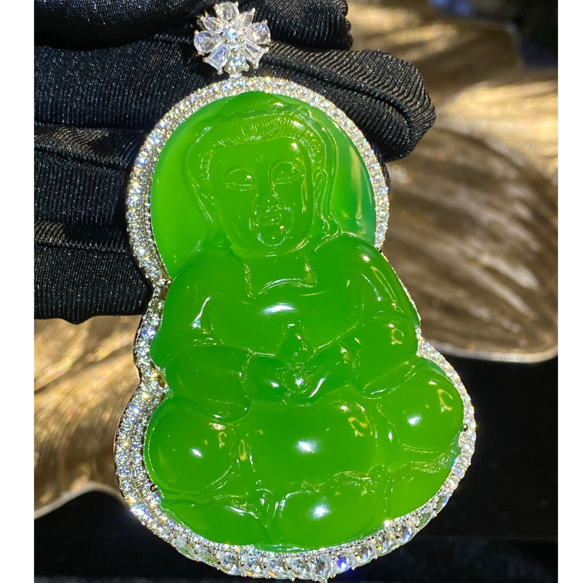 suichen/穗辰天然绿玉髓手工雕刻大观音吊坠国风气质不分男女佩戴