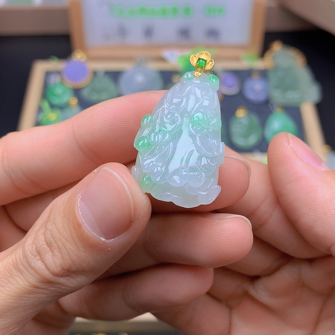 翡翠颈饰18K金镶嵌翡翠