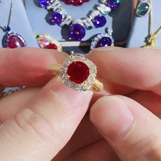 红宝石颈饰未镶嵌