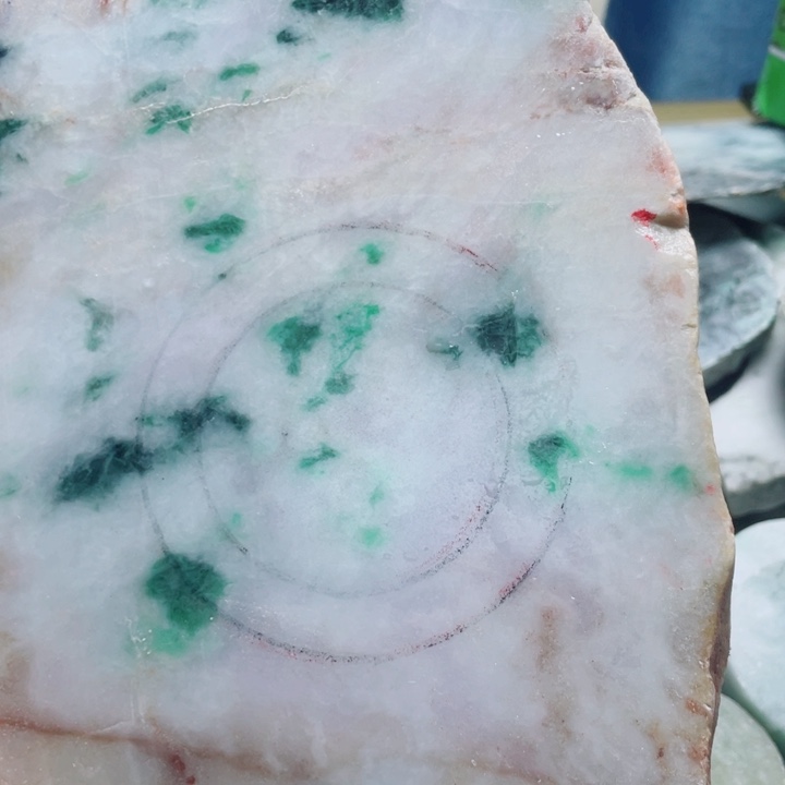 乱***生翡翠未镶嵌颈饰翡翠