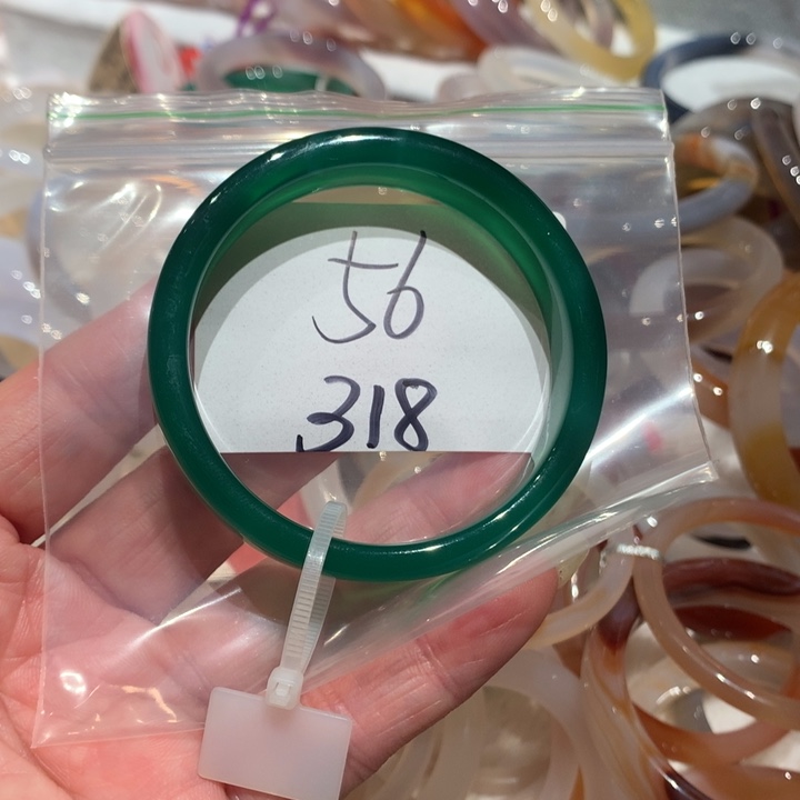 玛瑙/玉髓手镯未镶嵌56