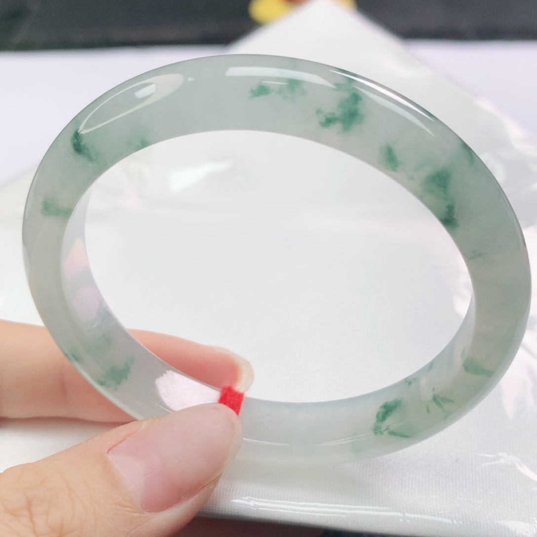 翡翠未镶嵌手镯翡翠54.0冰种透亮飘蓝花贵妃