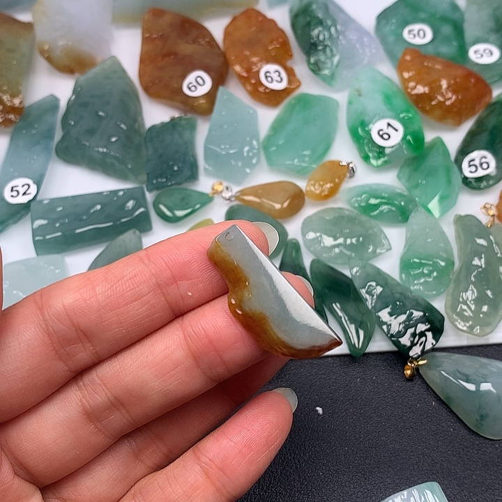 翡翠未镶嵌颈饰随型