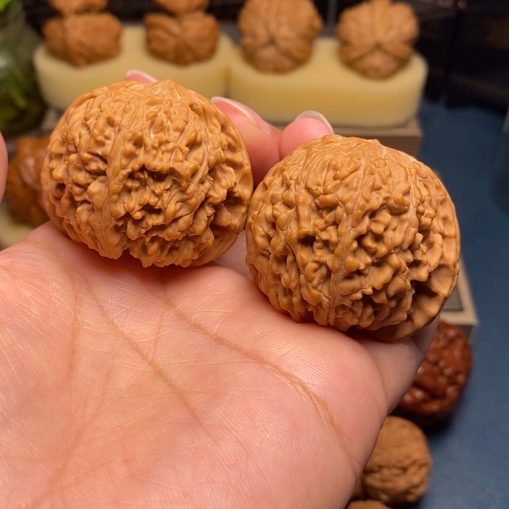 【闪购商品】文玩核桃把件满天星