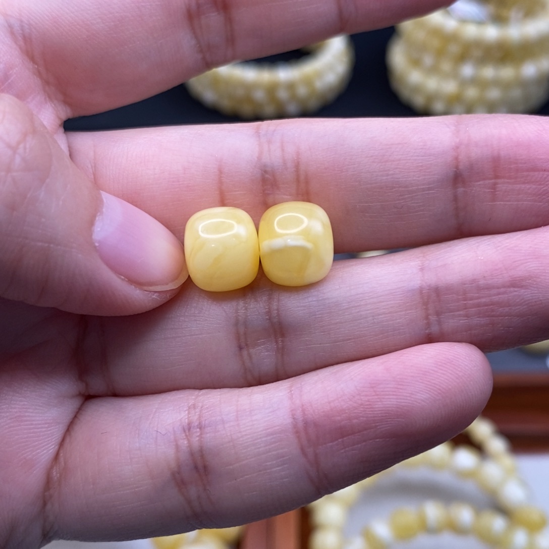 和***尘蜜蜡未镶嵌珠宝奇石