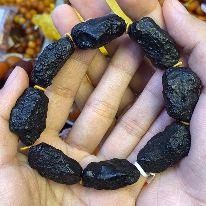 未镶嵌琥珀珠宝奇石