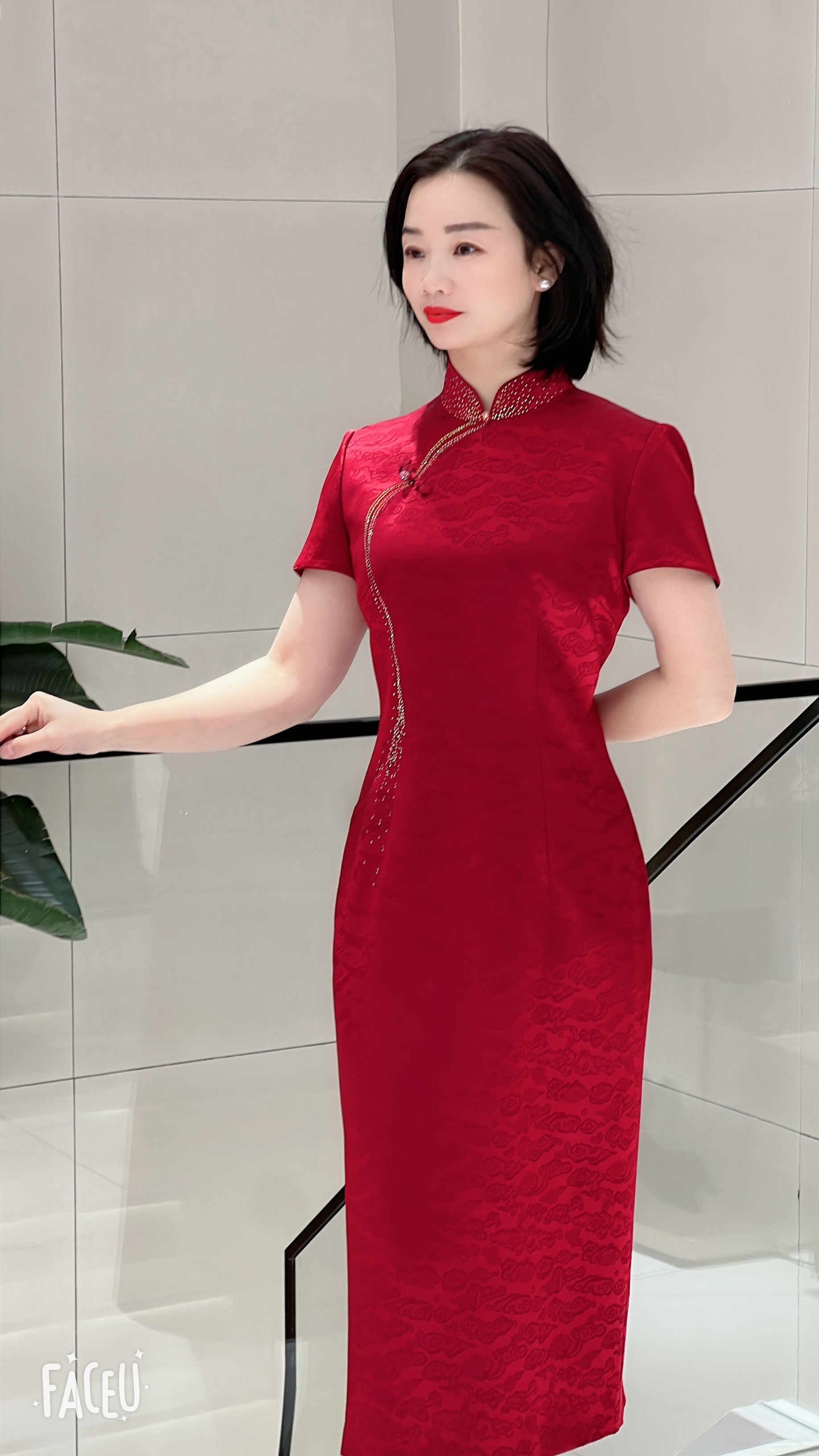 酒红色提花面料旗袍裙