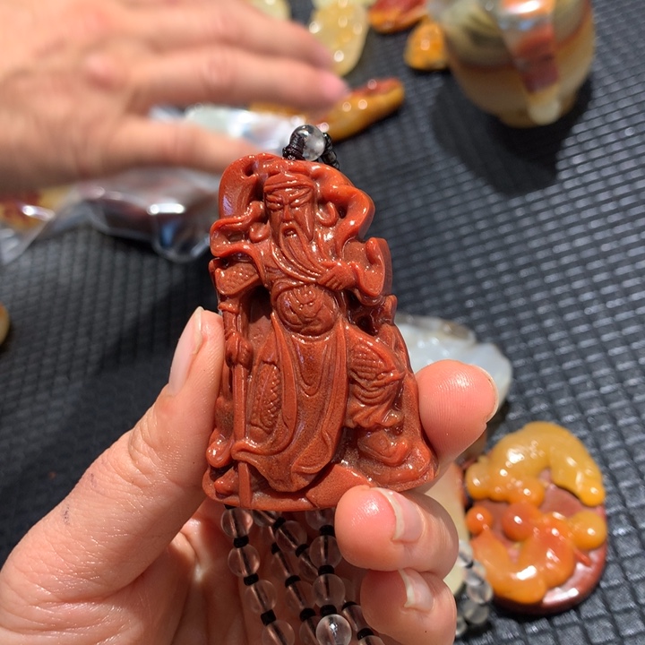 石英质玉（黄龙玉）未镶嵌颈饰