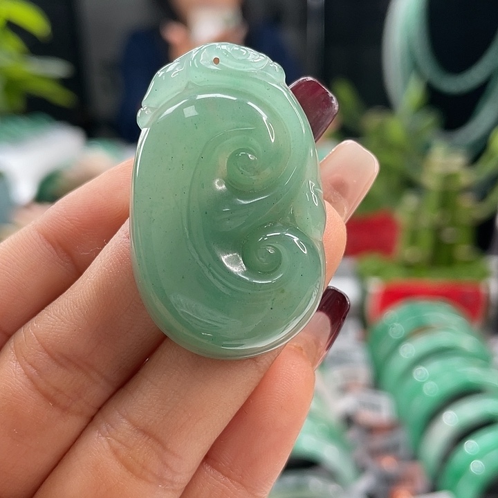 石英质玉颈饰未镶嵌