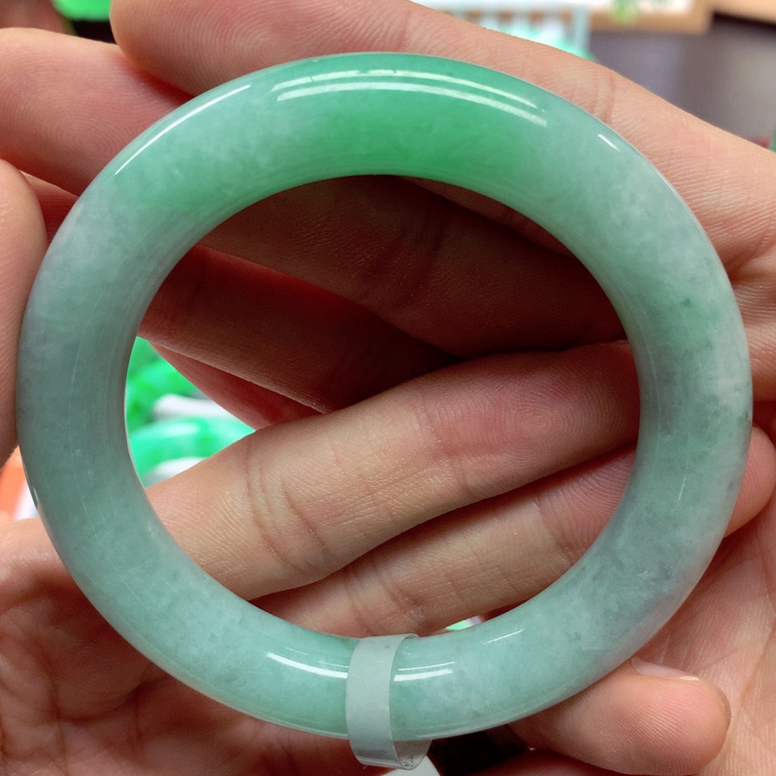 翡翠手镯未镶嵌缅甸翡翠