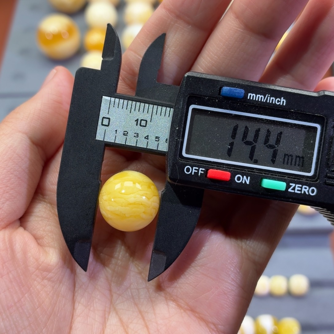 琥珀未镶嵌裸石圆珠