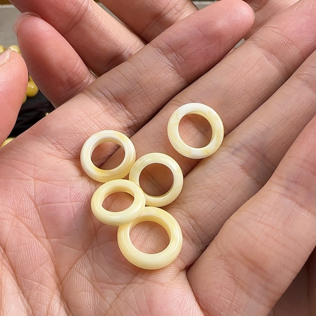 琥珀未镶嵌珠宝奇石多样性发其一