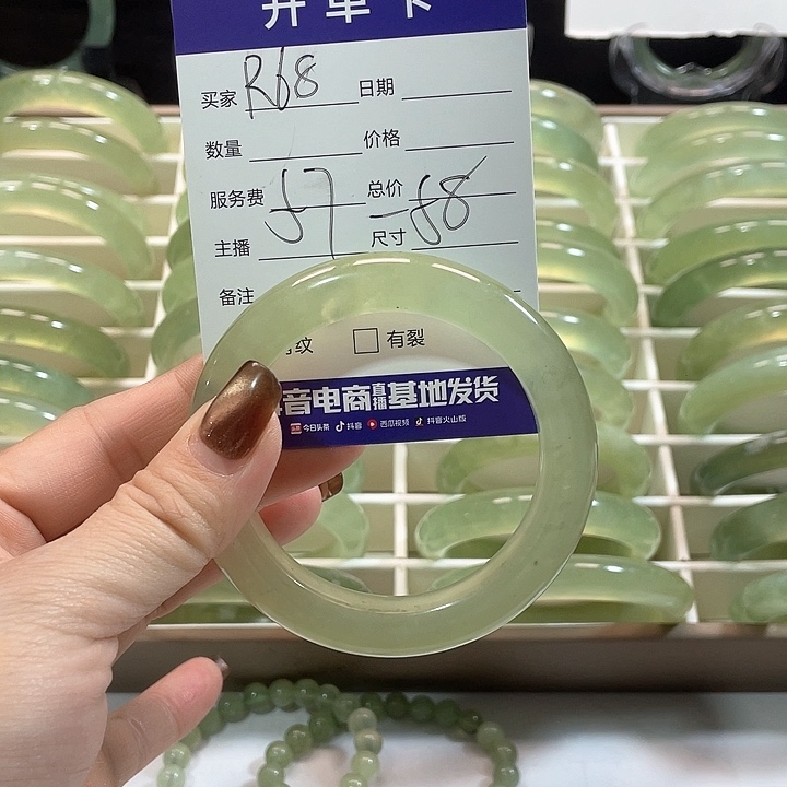 蛇纹石玉手镯未镶嵌