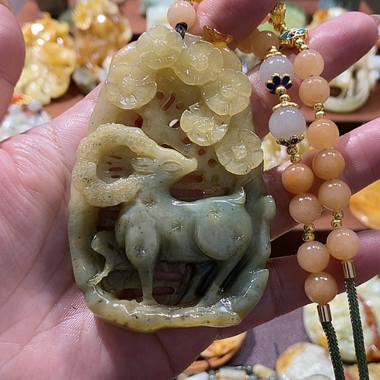 蛇纹石玉未镶嵌颈饰