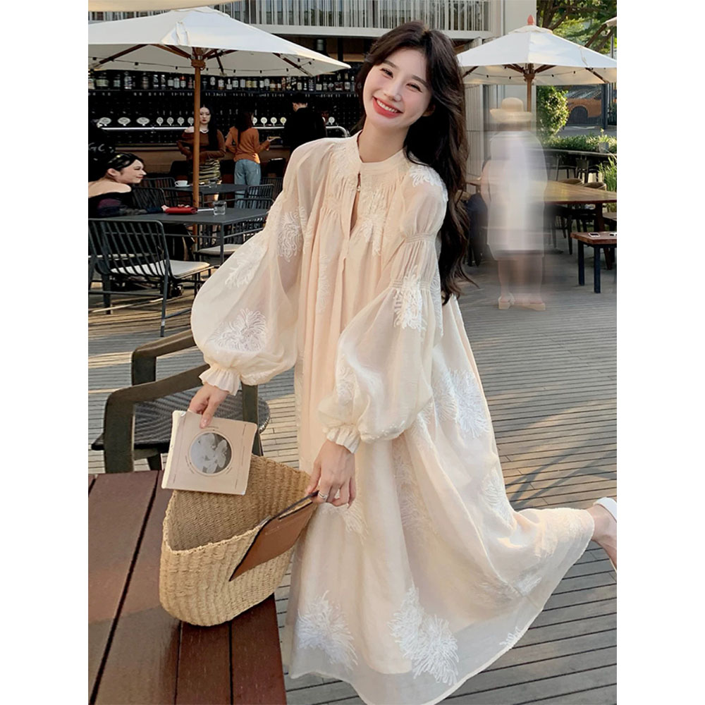 【微暖仲夏】法式刺绣温柔风宽松显瘦灯笼袖气质绝美仙女长裙 M88