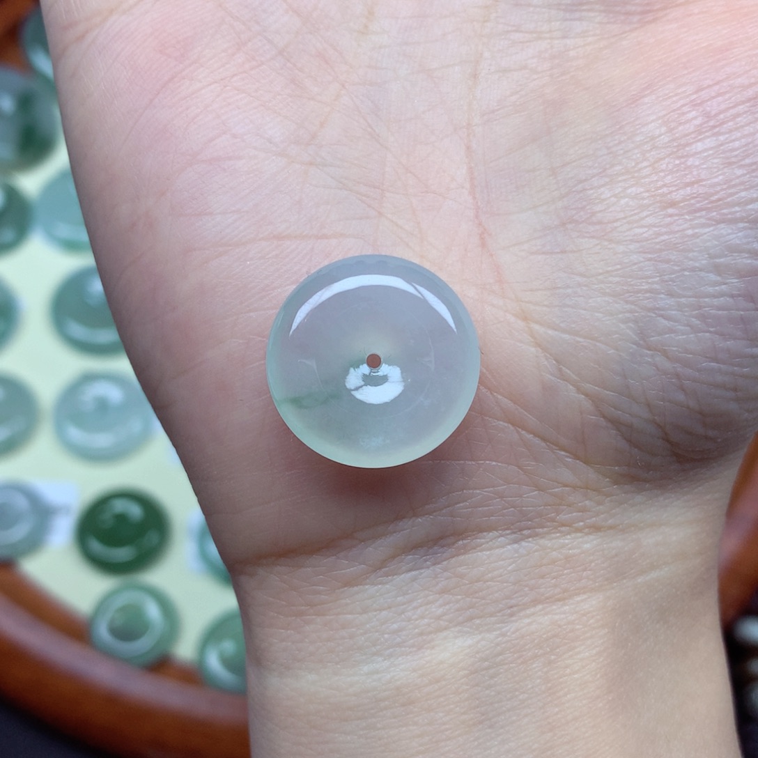 m***i翡翠未镶嵌颈饰吊坠19.1/5.3mm