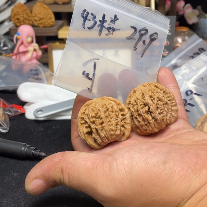 文玩核桃把件银****循四座楼