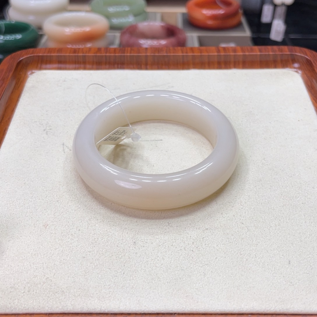 未镶嵌手镯石英岩玉夜*