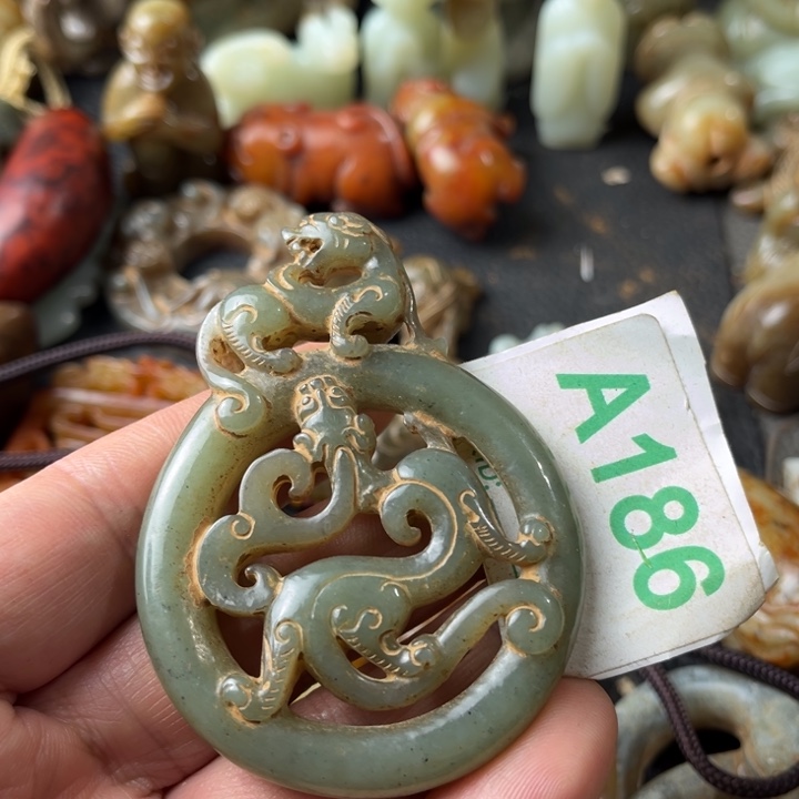 和田玉颈饰未镶嵌帝