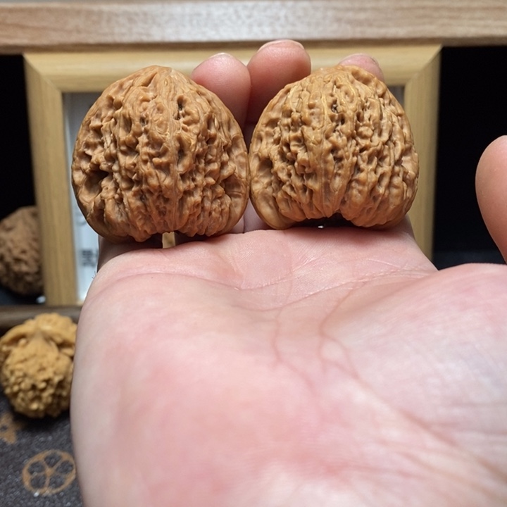 l***h文玩核桃吊坠南疆